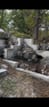 Gjuten betonggrund anpassad runt berg för murad jordkällare. Gjuten betonggrund anpassad runt berg för murad jordkällare.